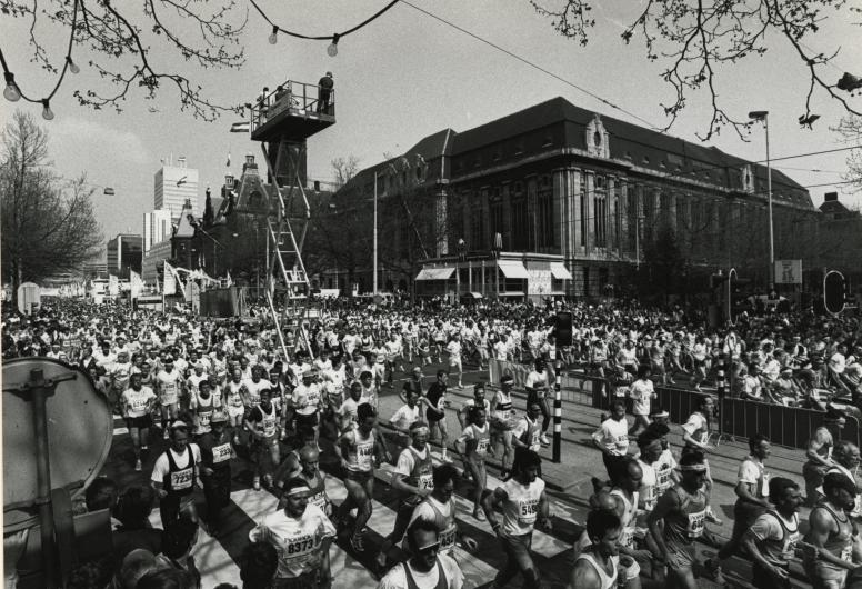 Marathon over de Coolsingel, 1991. Collectie 4282, nummer 2274.
