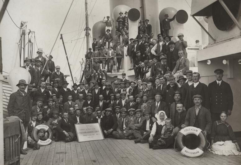 Tsjechoslowaakse emigranten aan boord van het ss Volendam. ca. 1925 Collectie 4038, nummer 3295