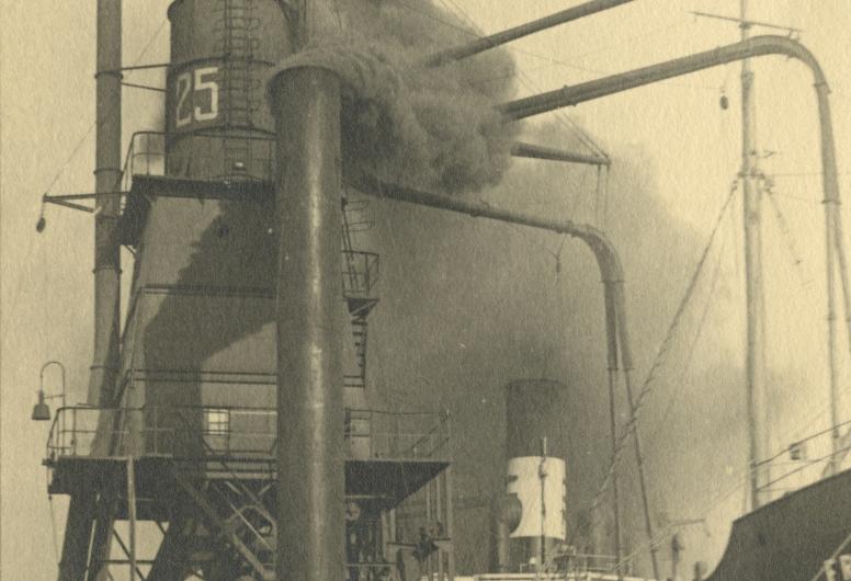 havenbeelden - een graanelevator aan het werk