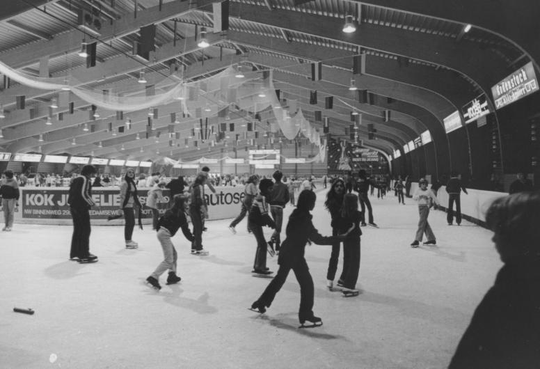 Overzichtsfoto van de Ton Menken IJsbaan aan het Weena. Fotograaf: Lex de Herder. 21-10-1978 Collectie 4100 Documentnummer 2005-9812