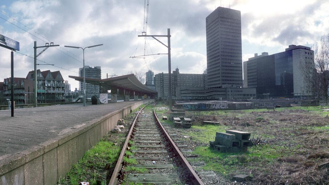 Perron van Station Hofplein in 2003